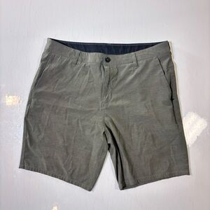 Vuori Men's Flat Front Shorts in Olive - 33
